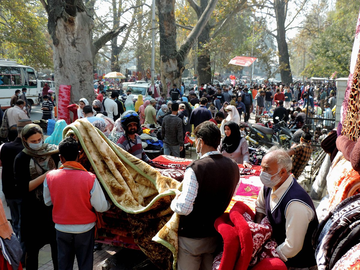 سری نگر کا مشہور ’سنڈے مارکیٹ‘ 7 ماہ بعد کھل گیا