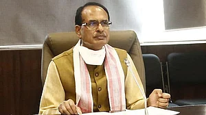 تو کیا شیوراج حکومت 50 ہزار روپے میں خرید رہی 20 ہزار روپے والا لیپ ٹاپ؟