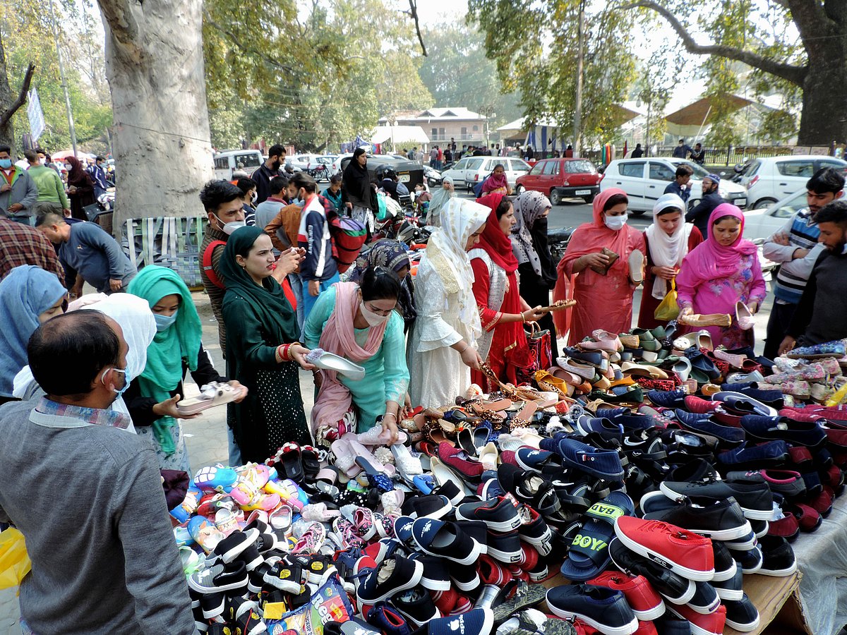 سری نگر کا مشہور ’سنڈے مارکیٹ‘ 7 ماہ بعد کھل گیا