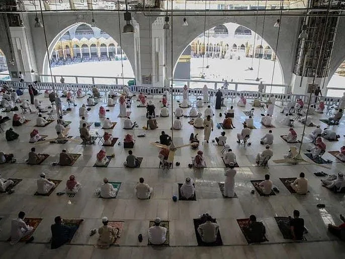 مسجد الحرام میں 210 دنوں کے بعد نماز جمعہ کی ادائیگی