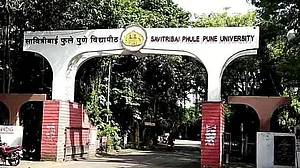 ساوتری بائی پھولے یونیورسٹی کا پہلے ‘جہاد’ اور دہشت گردی پر سوال پھر معافی