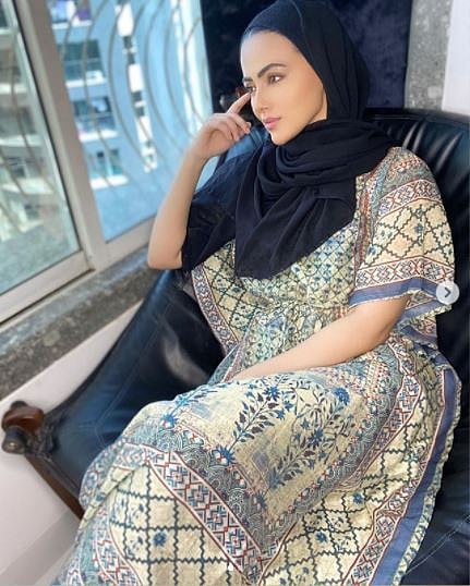 اداکارہ ثنا خان نے 'موت کے بعد والی زندگی' سنوارنے کے لیے بالی ووڈ کو کہا الوداع!