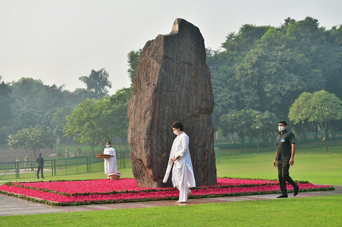 اندرا گاندھی کی برسی کے موقع پر اہم شخصیات سمیت ممنون قوم کا خراج عقیدت