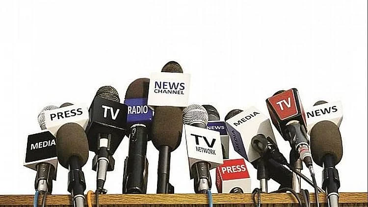 ٹی آر پی تنازعہ: بالی ووڈ کی شبیہ خراب کرتے کرتے نیوز چینل خود زوال پذیر!