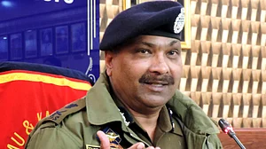بندوق اٹھانے والے بچے بندوق چھوڑ دیں، ان کی ہر ممکن مدد کی جائے گی: پولیس سربراہ