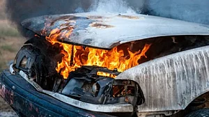 مہاراشٹر: شارٹ سرکٹ کے سبب نذر آتش ہوئی کار، این سی پی رہنما سنجے شندے زندہ جل گئے