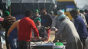 کسان تحریک: امت شاہ نے بات چیت کے لیے رکھی شرط، تو کسان ہوئے خفا،اتوار کو دیں گے ’جواب‘!