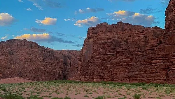 سعودی عرب کے شمالی پہاڑوں میں موجود غاریں، قدرت کا حسین شاہکار