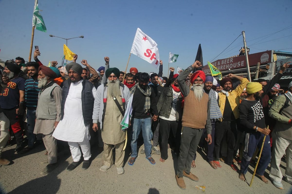 اسٹیڈیوں میں عارضی جیل قائم کرنے کی اجازت مانگنے پر کانگریس نے کہا، ’بی جے پی جنرل ڈائر بن چکی ہے‘