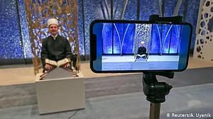 انتہاپسندی سے نمٹنے میں تربیت یافتہ علماء کا کلیدی کردار