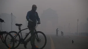 دیوالی پر آتش بازی: دہلی میں دھوئیں اور دھند بھری فضا، آلودگی میں زبردست اضافہ، حالات سنگین