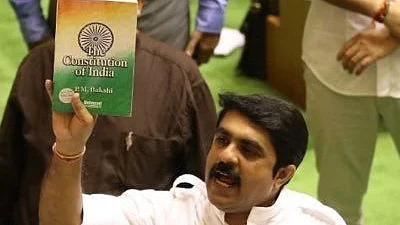 وجے سردیسائی تصویر
@VijaiSardesai