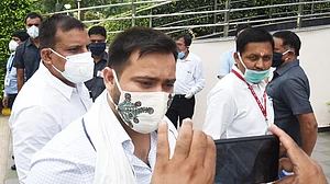 بہار: انتخابی تشہیر میں آر جے ڈی کے لیے ’ارجن‘ بن کر ابھرے تیجسوی