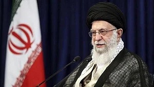 <div class="paragraphs"><p>ایران کے رہبر اعلیٰ علی خامنہ ای (فائل)</p></div>