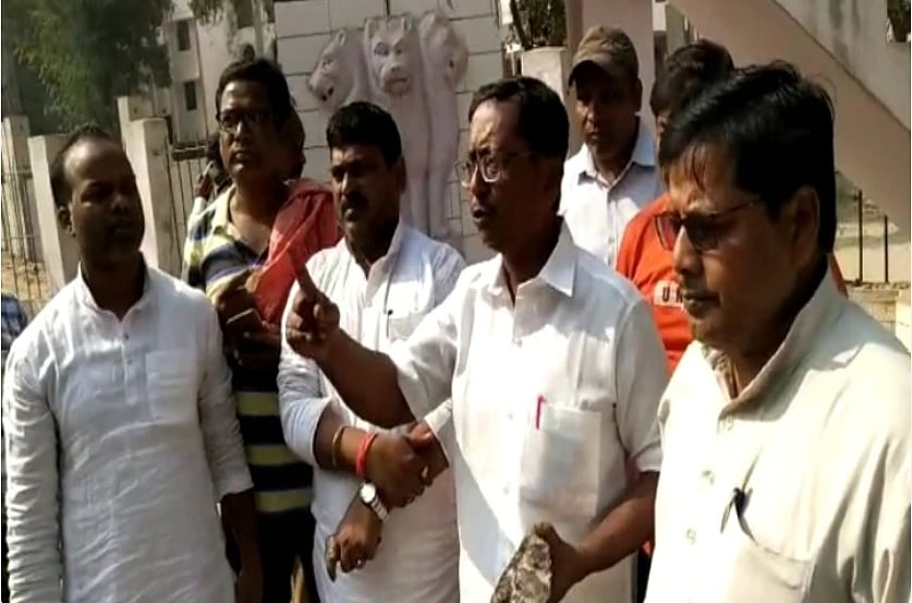 بہار: آرہ میں بابا صاحب امبیڈکر کی مورتی ٹوٹنے پر ہنگامہ، پولس جانچ شروع