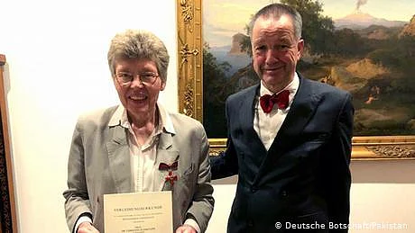 کئی دہائیوں تک پاکستانیوں کی خدمت کرنے والی جرمن ڈاکٹر کے لیے اعلیٰ اعزاز