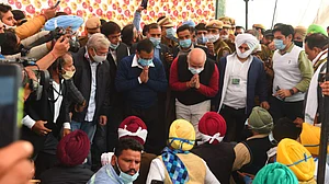 اروند کیجریوال کی کسان مظاہرین سے ملاقات، بھارت بند کو دی حمایت