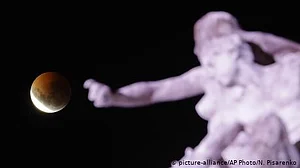 چاند گرہن، قصے اور حقائق