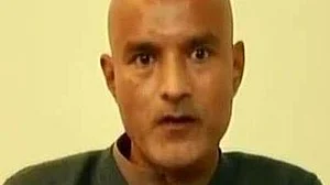 پاکستان میں کلبھوشن جادھو کا کیس بگاڑنے کی کوشش!