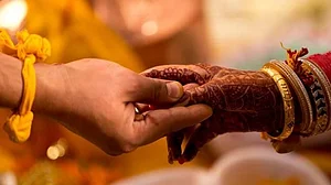 شادی کے کچھ دن بعد دولہے کی موت، دلہن سمیت 9 افراد کورونا سے متاثر