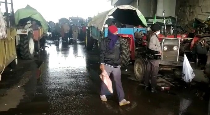 حکومت کا رویہ، سخت سردی اور بارش، کوئی بھی کسانوں کے حوصلے پست نہیں کر پایا