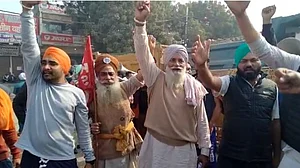 کسان زرعی قوانین پر عمل درآمد ملتوی کرنے کی تجویز پر آج کریں گے غور