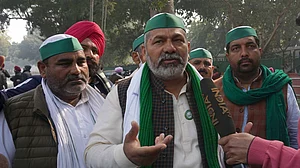 ٹریکٹر پریڈ میں تشدد پر راکیش ٹکیت نے کہا- ’سیاسی جماعتوں کے لوگ تحریک کو بدنام کر رہے ہیں‘