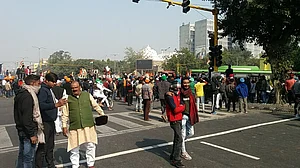 ٹریکٹر ریلی میں سر کی چوٹ سے ہوا نوجوان ہلاک، پوسٹ مارٹم رپورٹ میں گولی کا کوئی نشان نہیں، ڈی ایم اور ایس پی کا بیان