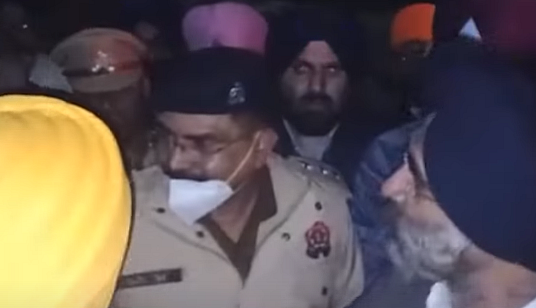 بریلی میں ہائی وولٹیج ڈرامہ کے بعد دیر رات پولس گرفت سے آزاد کیے گئے سِرسا