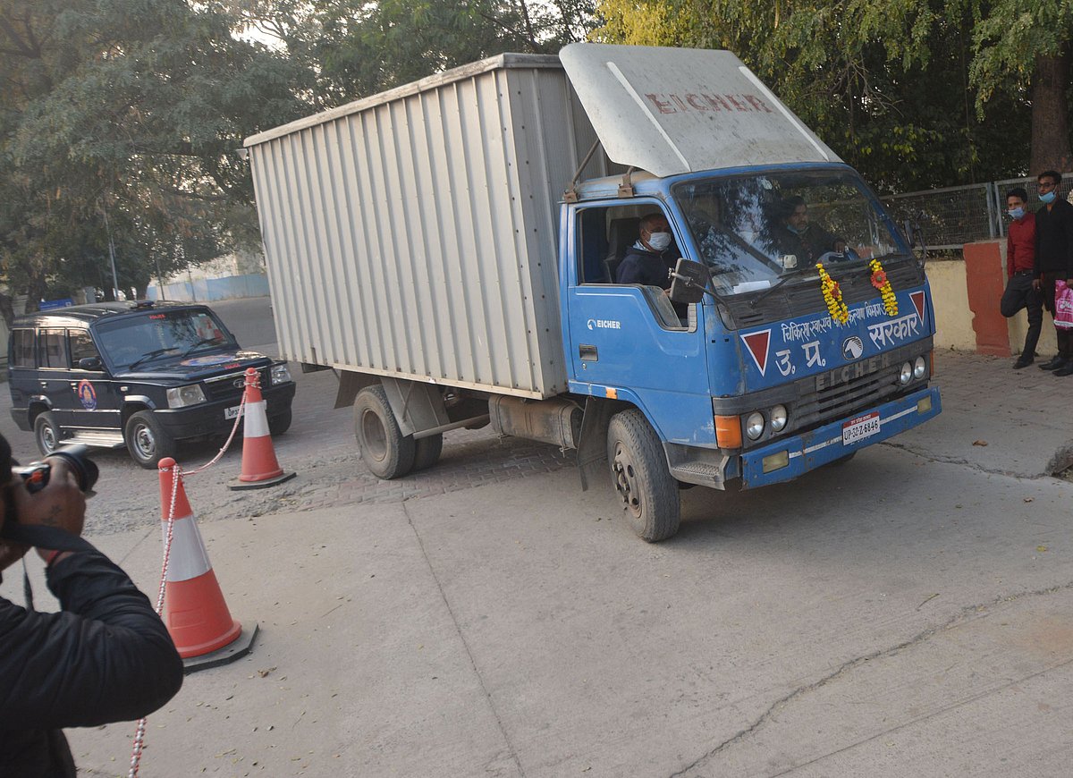 ’کووی شیلڈ‘ کے بعد ’کوویکسین‘ کی بھی فراہمی شروع، دہلی سمیت 11 شہروں میں بھیجی گئی پہلی کھیپ