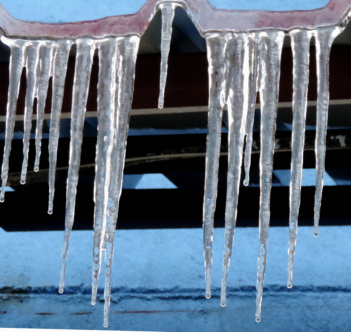 سری نگر میں درجہ حرارت ’منفی 7.7’ ڈگری سینٹی گریڈ ریکارڈ، لوگوں کو ٹھنڈ سے کوئی راحت نہیں