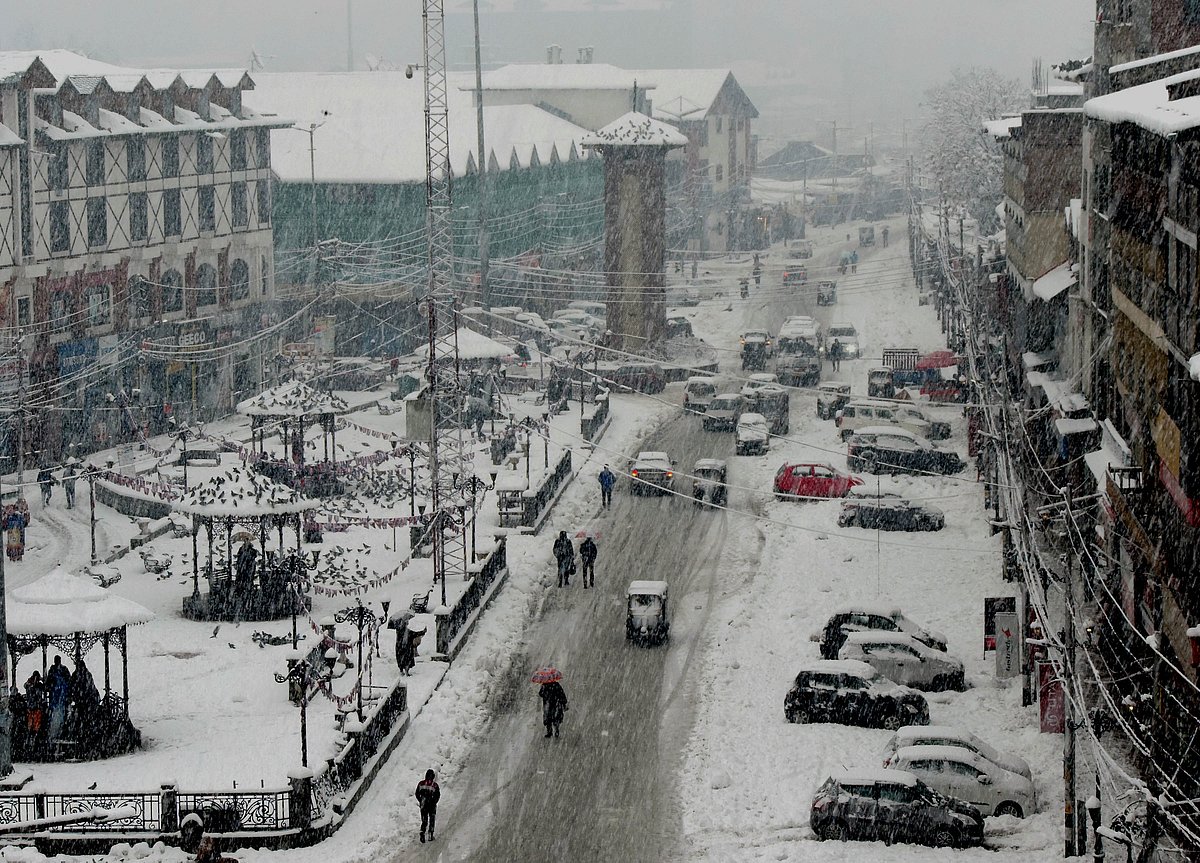 سری نگر کے ہاؤس بوٹ مالک کی دریا دلی، درماندہ سیاحوں کے لئے شروع کی مفت رہائش اور لنگر