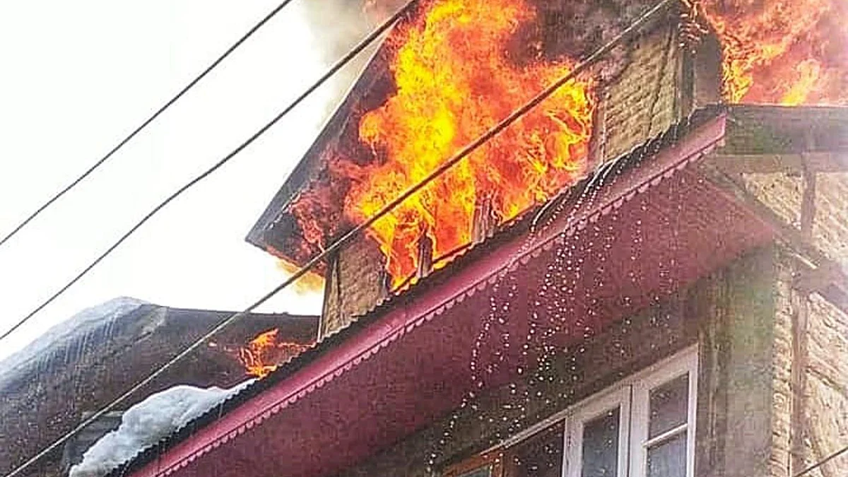 آگ کی واردات / تصویر بشکریہ ٹوئٹر / @TheVoiceOfKash1