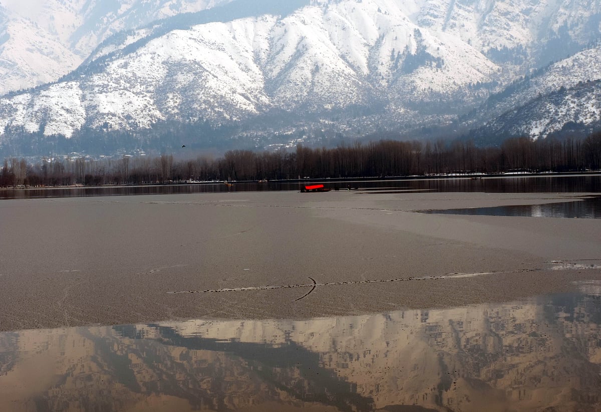 کشمیر میں ریکارڈ ساز سردیاں / تصویر یو این آئی 