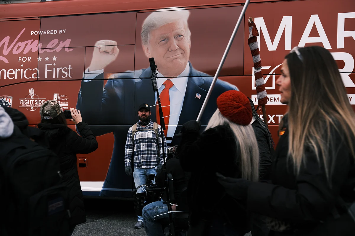 طنزومزاح: اس گھر کو آگ لگ گئی گھر کے چراغ سے...تقدیس نقوی