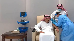 سعودی فرمانروا شاہ سلمان نے لی کورونا ویکسین کی پہلی خوراک