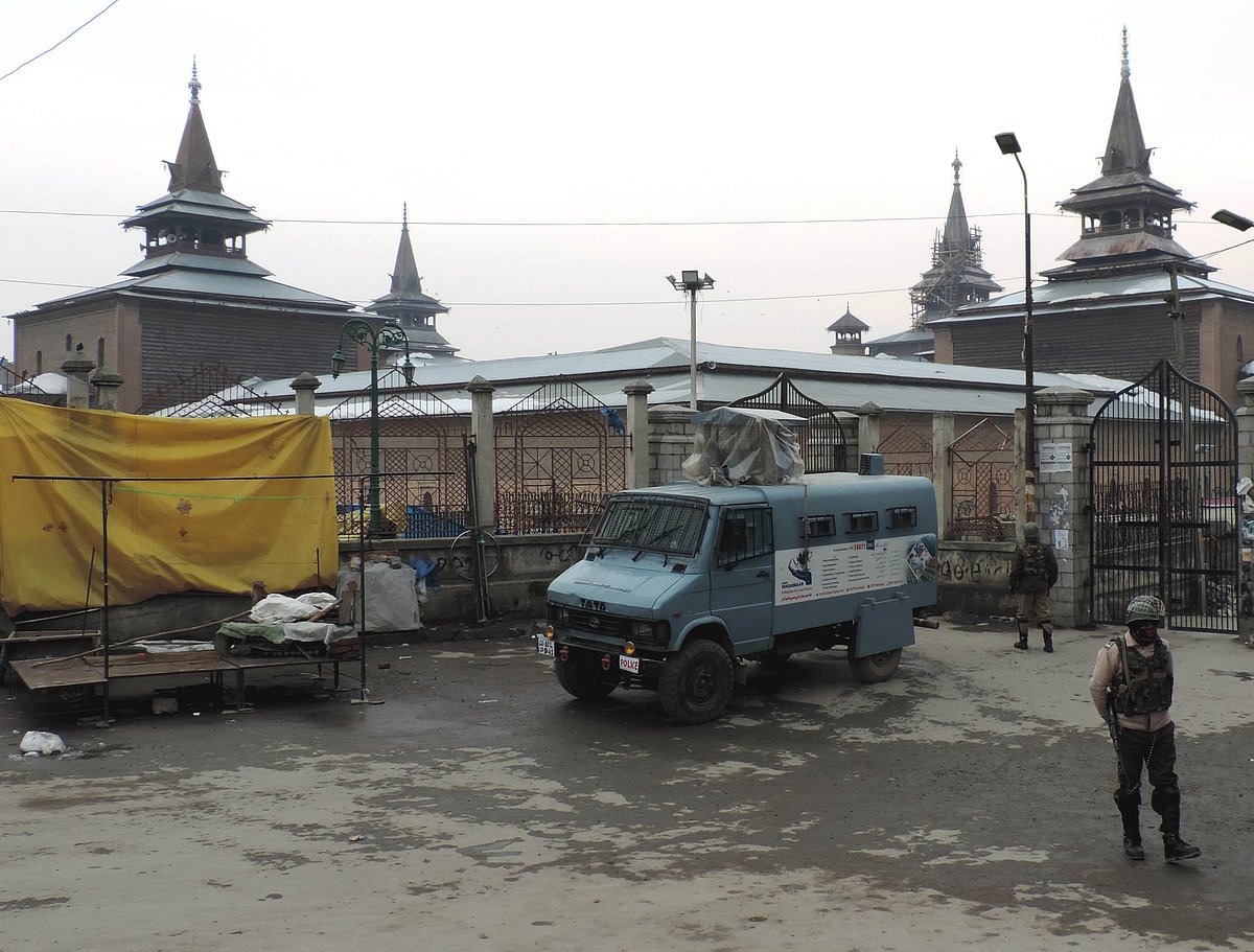 کشمیر: افضل گورو کی آٹھویں برسی پر کہیں مکمل تو کہیں جزوی ہڑتال