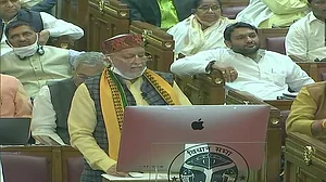 یوگی حکومت نے پیش کیا 550270 کروڑ روپے کا بجٹ، جانیں پوری تفصیل