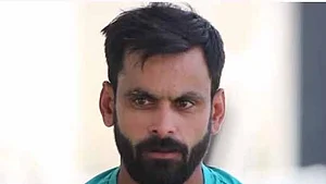 روہت شرما سے متعلق بیان دے کر برے پھنسے محمد حفیظ، سوشل میڈیا پر پڑی پھٹکار