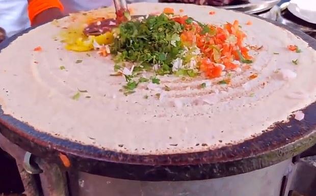 ممبئی کا ’فلائنگ ڈوسا‘ دیکھ دنیا حیران، کیا آپ نے کبھی کھایا، دیکھیں یہ ویڈیو