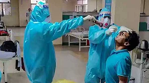 کیا کورونا کا جن دوبارہ آ رہاہے؟ زیر علاج مریضوں میں لگاتار تیسرے دن اضافہ