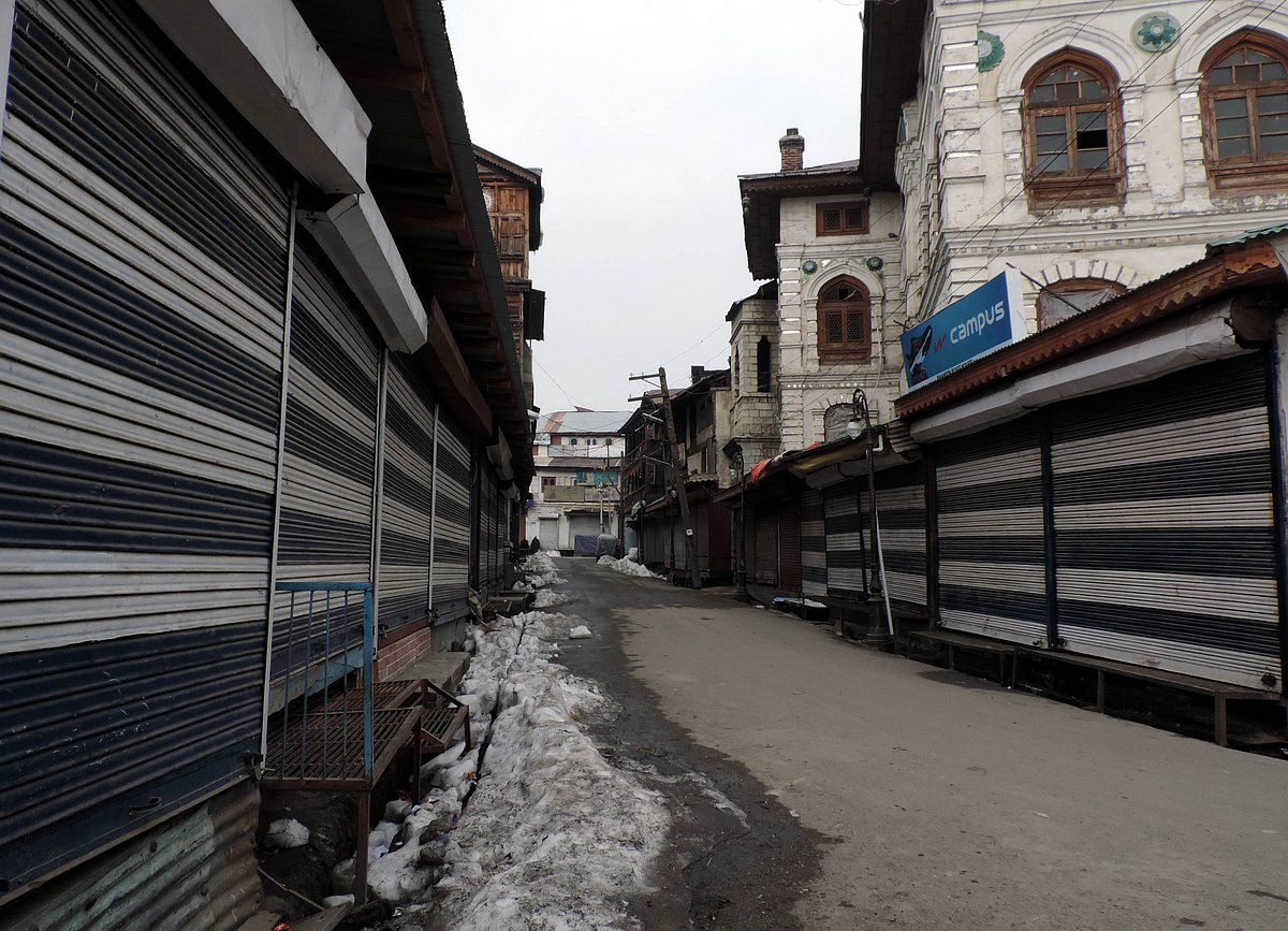 کشمیر: افضل گورو کی آٹھویں برسی پر کہیں مکمل تو کہیں جزوی ہڑتال