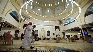 سعودی عرب: 44 مساجد نمازیوں کے لیے دوبارہ کھولنے کی ہدایت