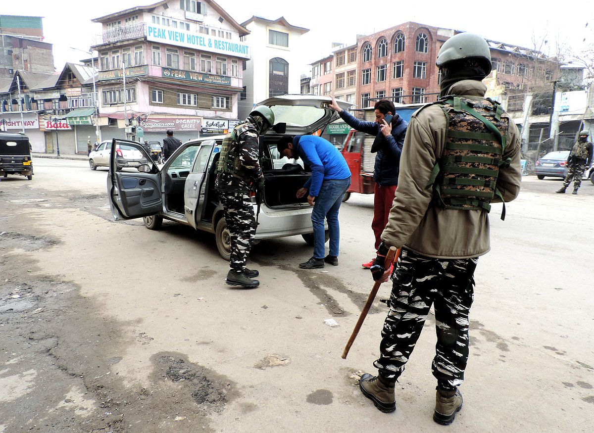 کشمیر: افضل گورو کی آٹھویں برسی پر کہیں مکمل تو کہیں جزوی ہڑتال