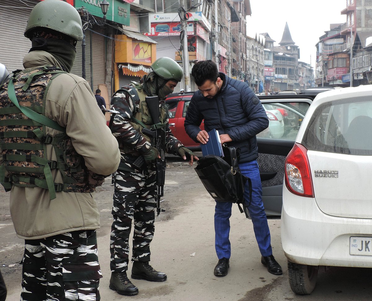 کشمیر: افضل گورو کی آٹھویں برسی پر کہیں مکمل تو کہیں جزوی ہڑتال