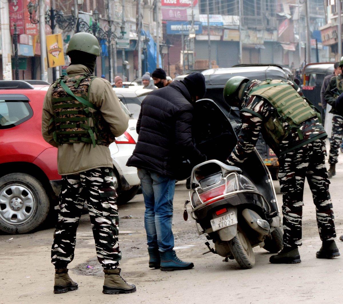 کشمیر: افضل گورو کی آٹھویں برسی پر کہیں مکمل تو کہیں جزوی ہڑتال