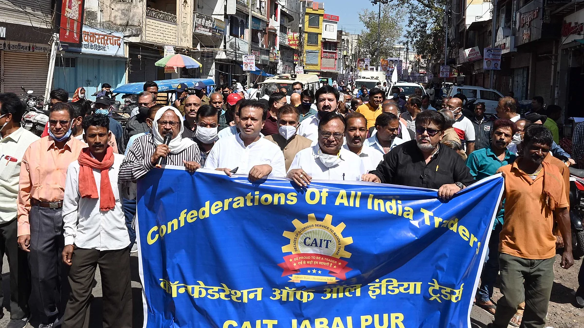 جودھپور میں بھارت کاروبار بند کے دوران ہڑتال کرتے تاجر / تصویر یو این آئی