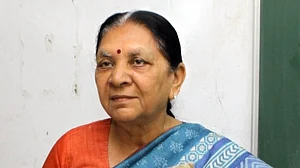 ایس ڈی ایم نے اتر پردیش کی گورنر آنندی بین کو بھیجا سمن، گورنر سکریٹریٹ حیران!