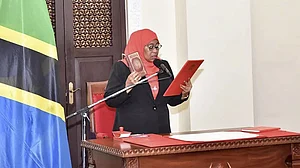 تنزانیہ کی پہلی خاتون صدر سامیہ حسن کی حلف برداری