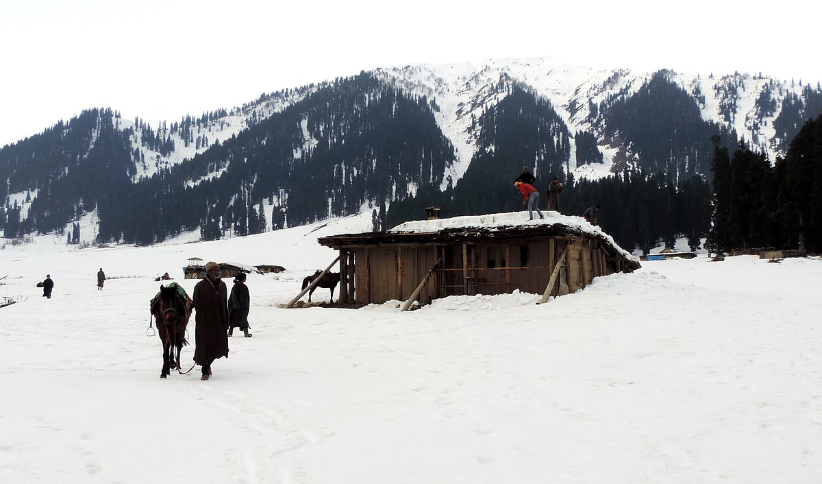 کشمیر: بالائی علاقوں میں تازہ برف باری، 15 مارچ تک موسم خراب رہنے کی پیش گوئی